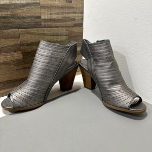 Paul Green Metallic Gray Peep Toe Ankle Booties Size 5